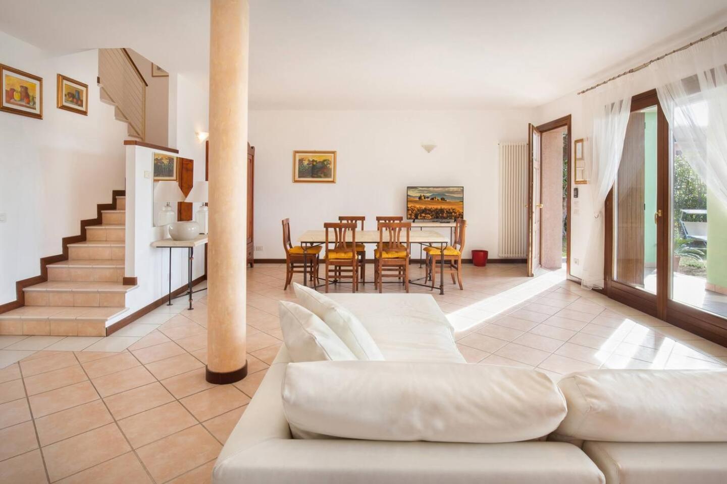 Regina Gardesana Villa *